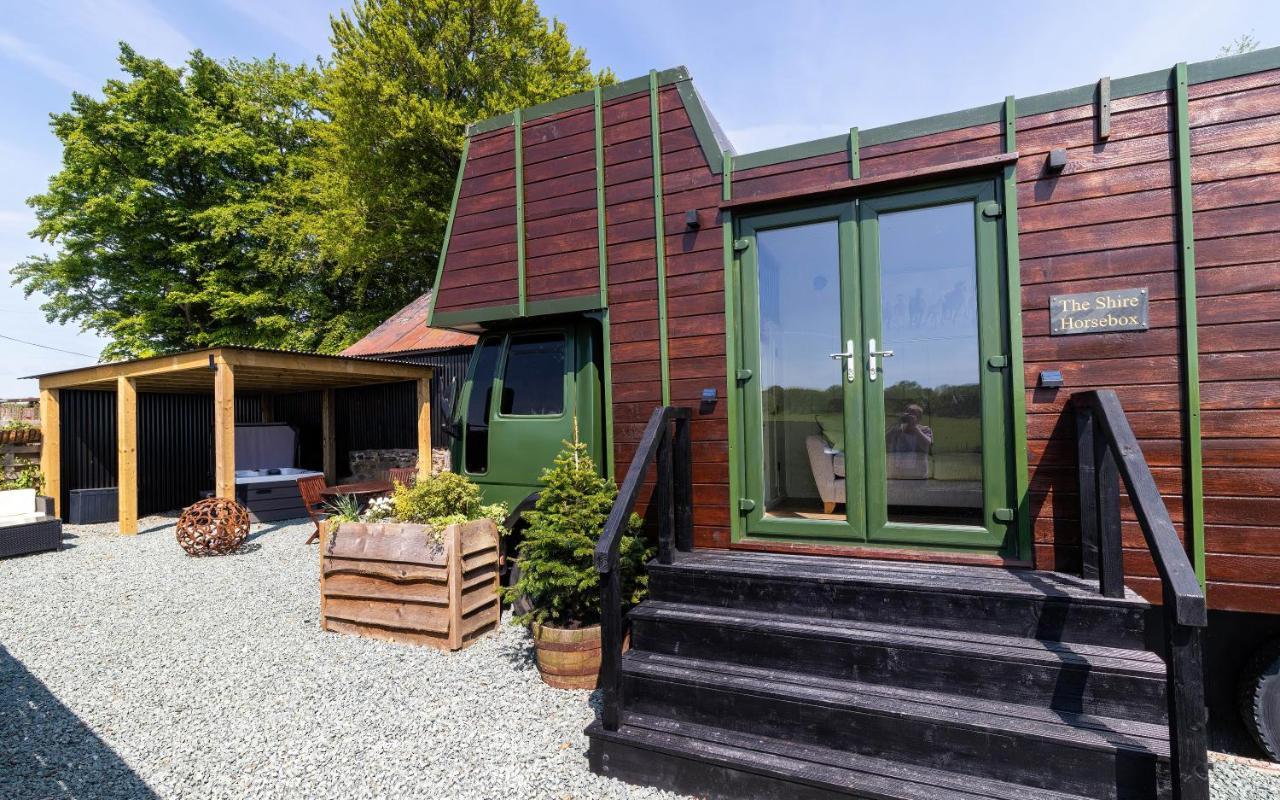 The Shire Luxury Converted Horse Lorry With Private Hot Tub Cyfie Farm Llanfyllin Exterior foto